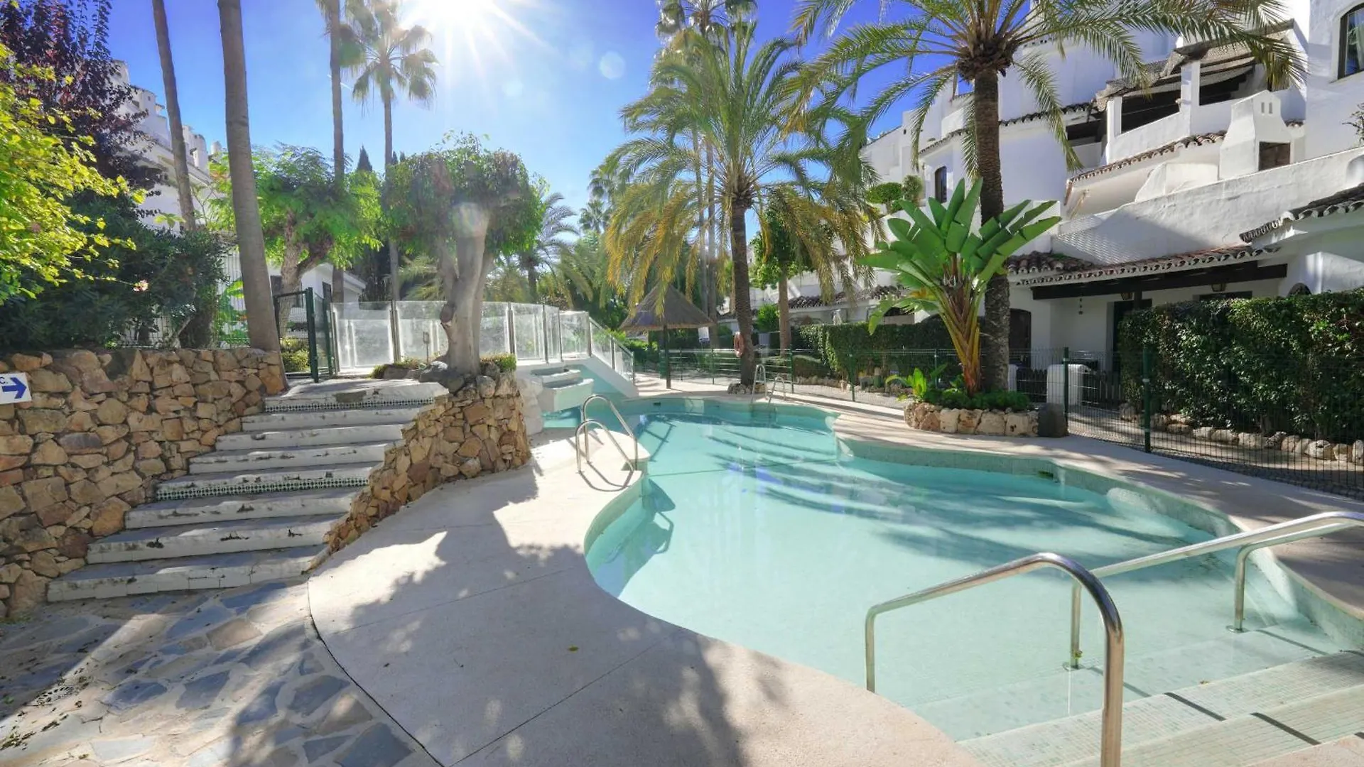 1081 Beachfront Penthouse Jacuzzi Roofterace Lounge Wifi Marbella Spain