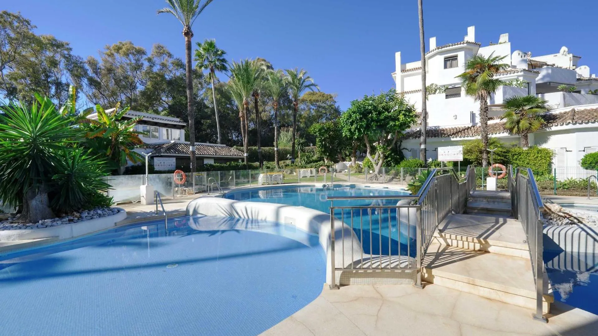 Apartment 1081 Beachfront Penthouse Jacuzzi Roofterace Lounge Wifi Marbella Spain