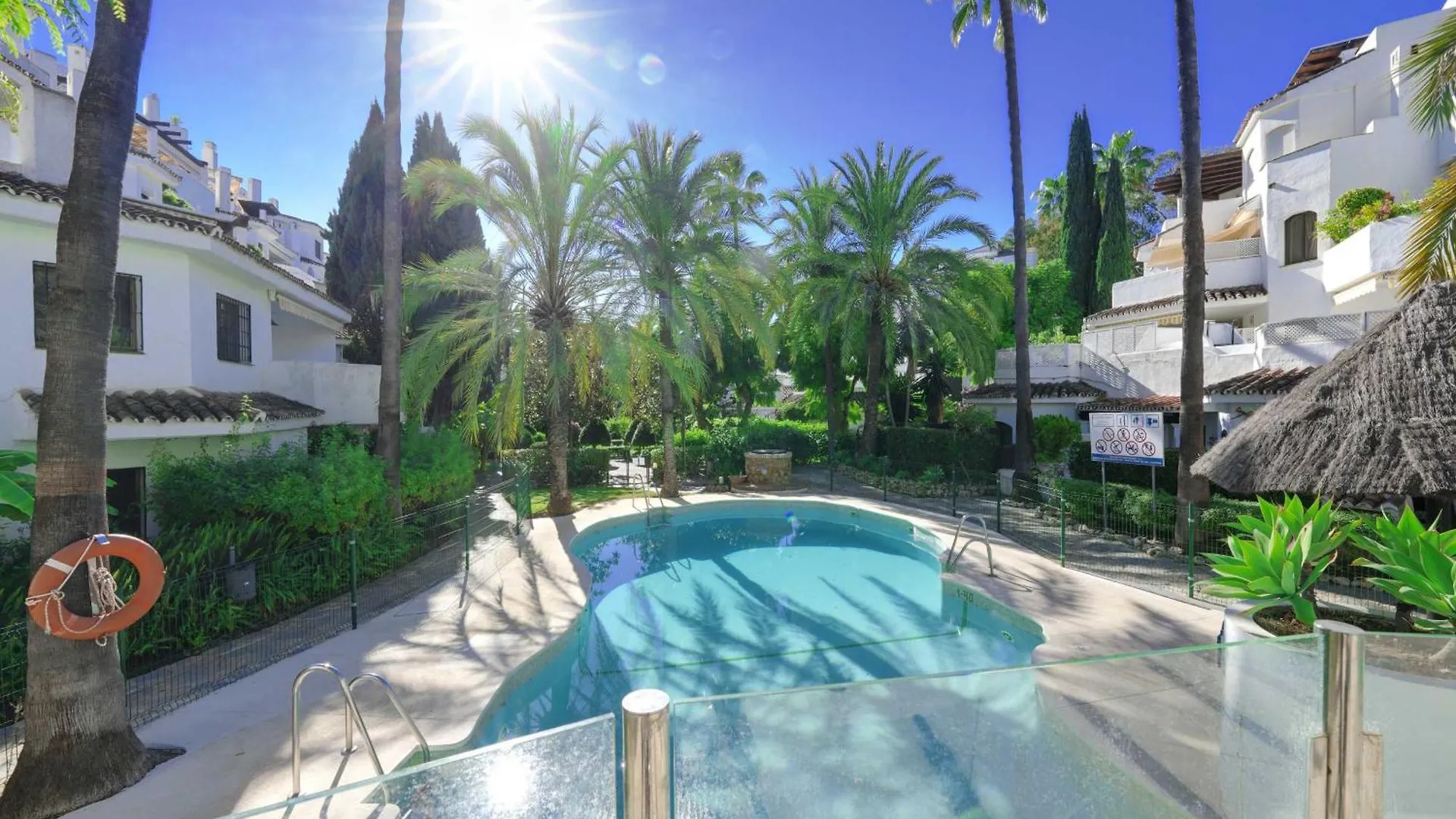 1081 Beachfront Penthouse Jacuzzi Roofterace Lounge Wifi Marbella