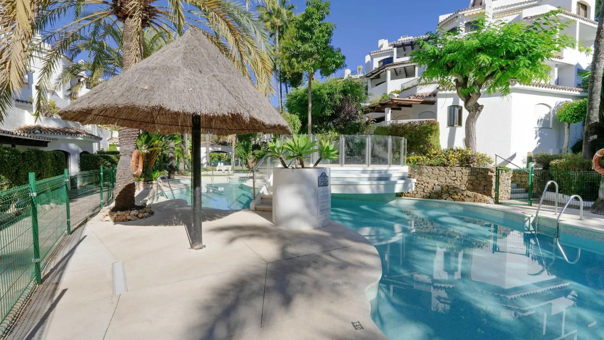 1081 Beachfront Penthouse Jacuzzi Roofterace Lounge Wifi Marbella Apartment