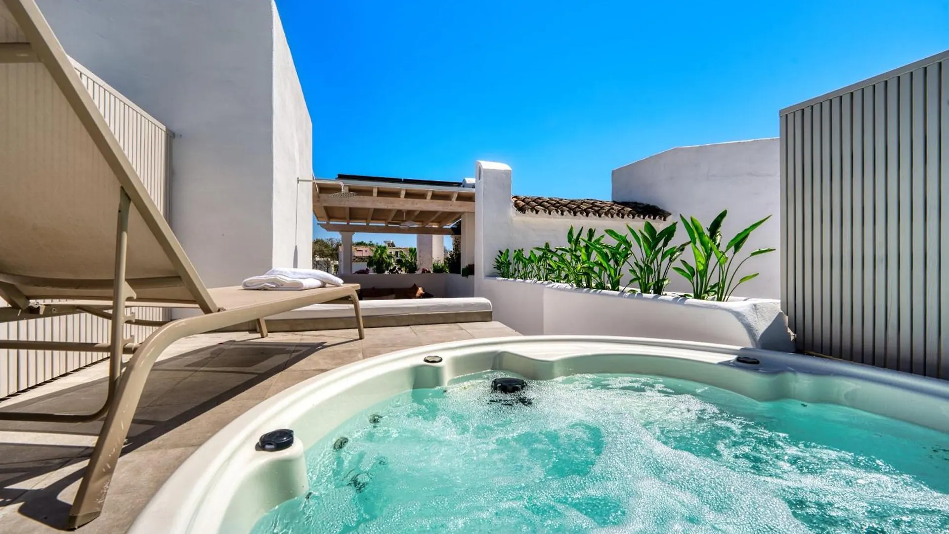 1081 Beachfront Penthouse Jacuzzi Roofterace Lounge Wifi Marbella