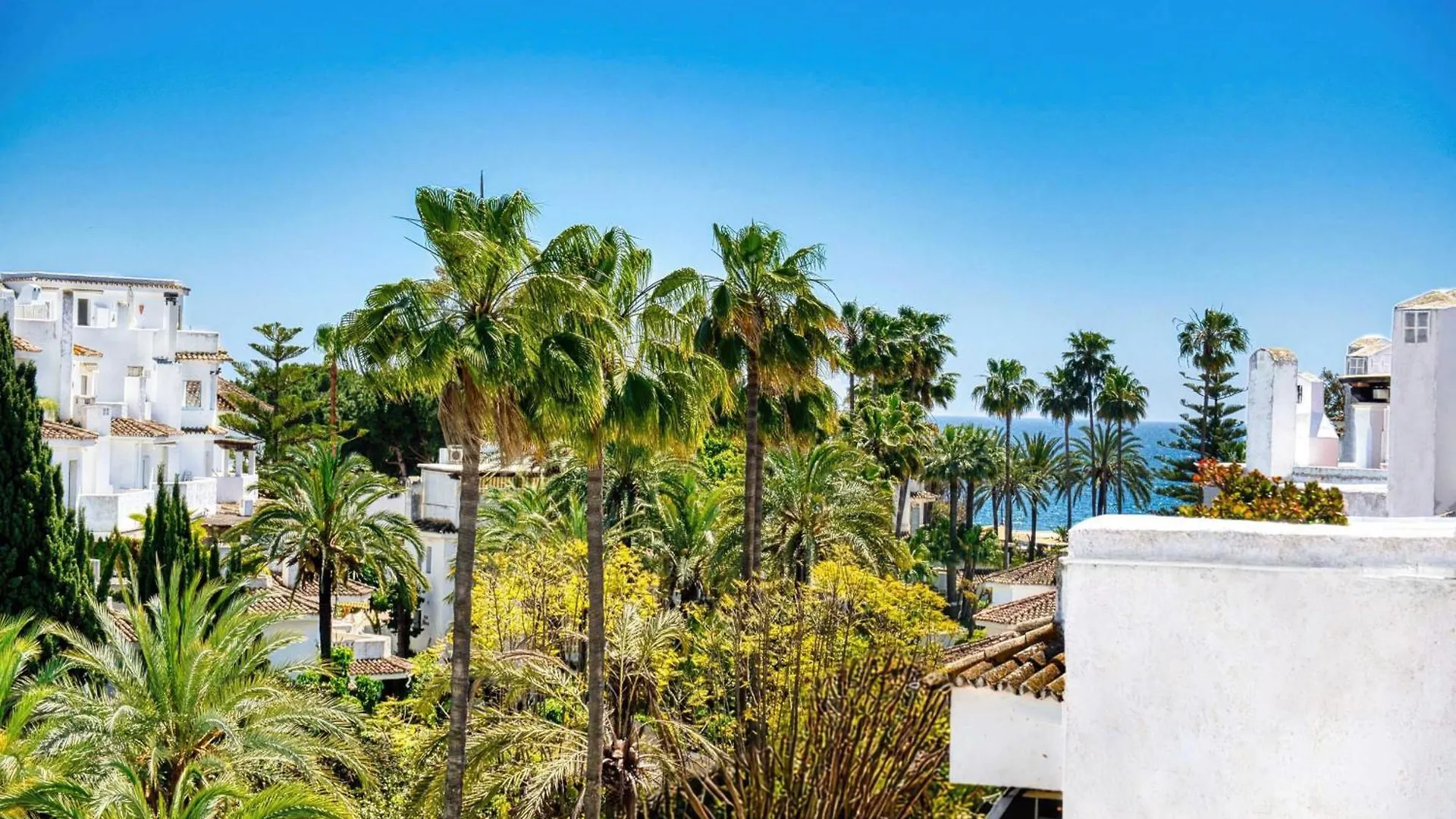 1081 Beachfront Penthouse Jacuzzi Roofterace Lounge Wifi Marbella Spain