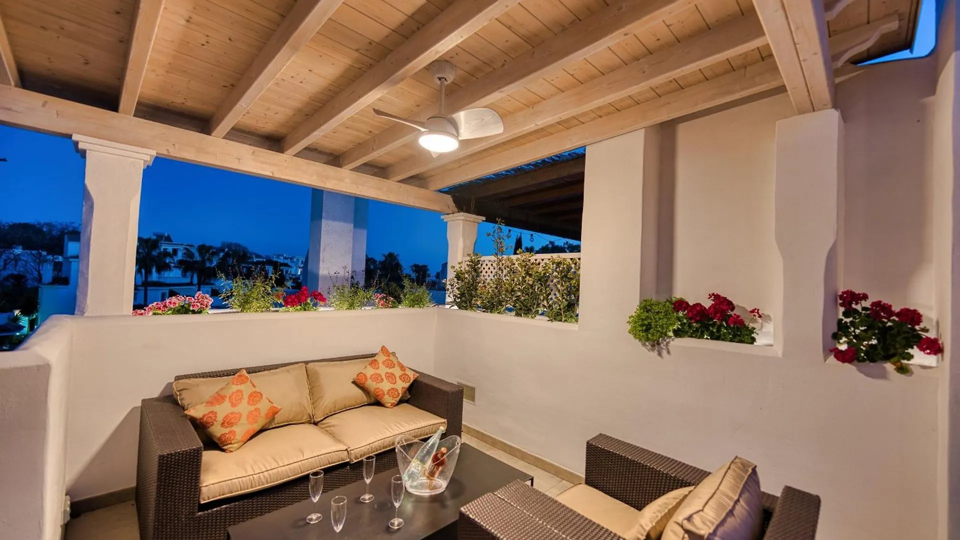 Apartmán 1081 Beachfront Penthouse Jacuzzi Roofterace Lounge Wifi Marbella