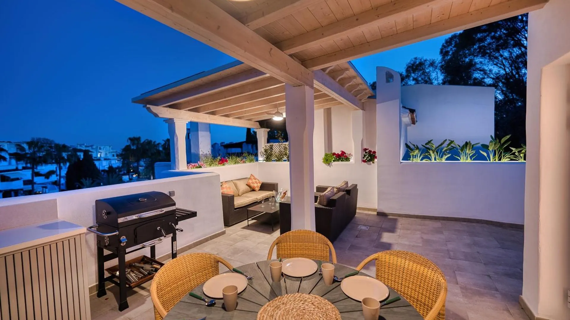 1081 Beachfront Penthouse Jacuzzi Roofterace Lounge Wifi Marbella Španělsko
