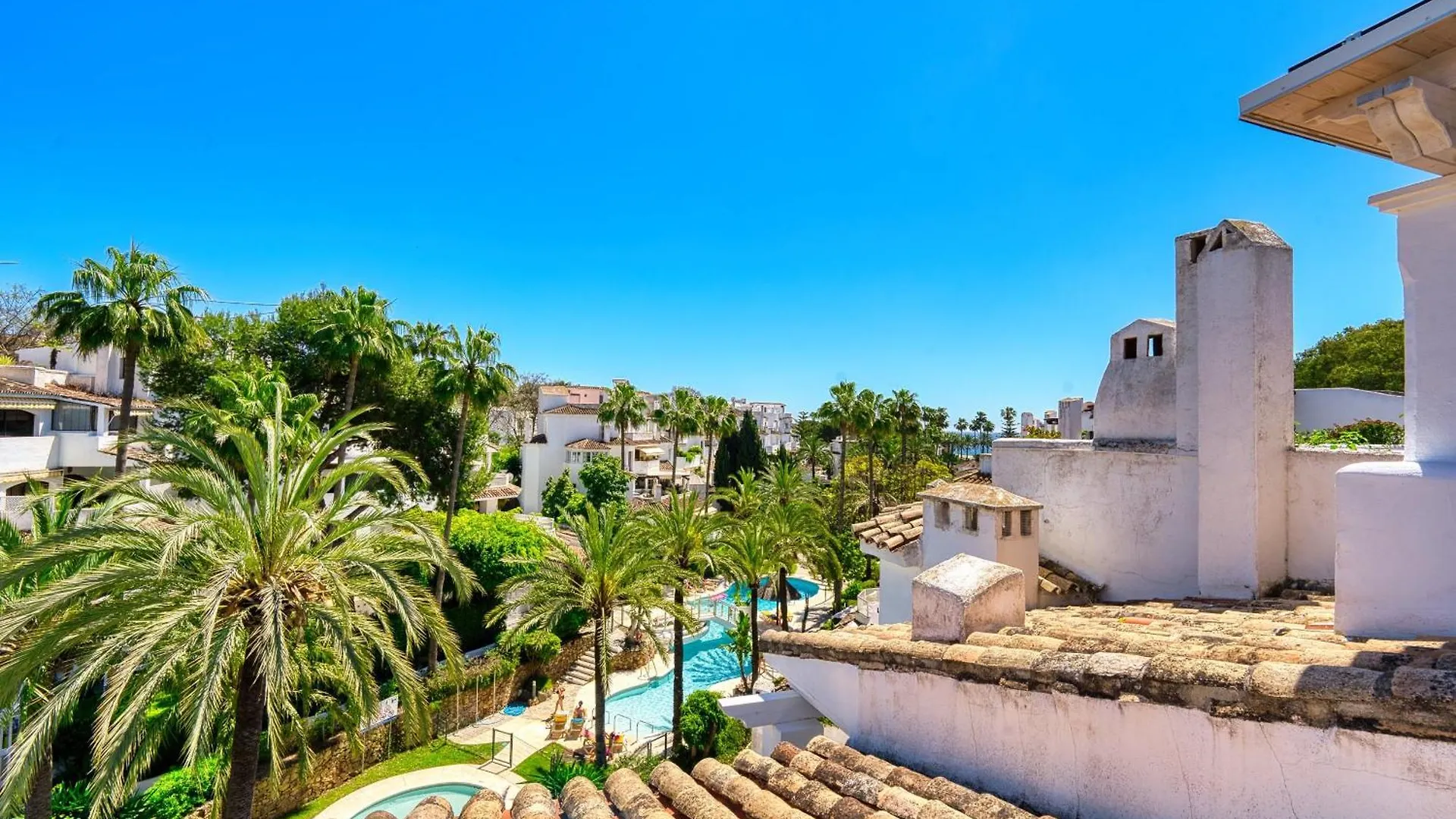 1081 Beachfront Penthouse Jacuzzi Roofterace Lounge Wifi Marbella